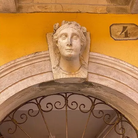 Domus