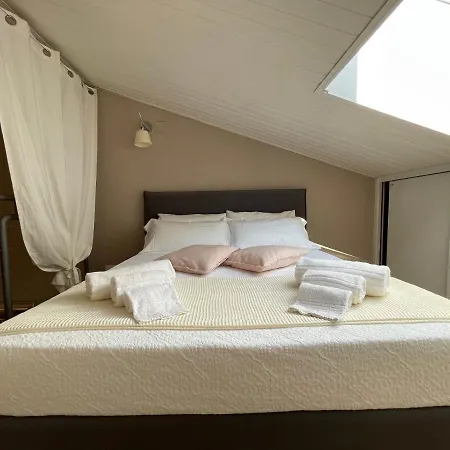 Domus Apartment