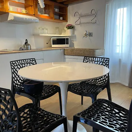 Domus Apartment *