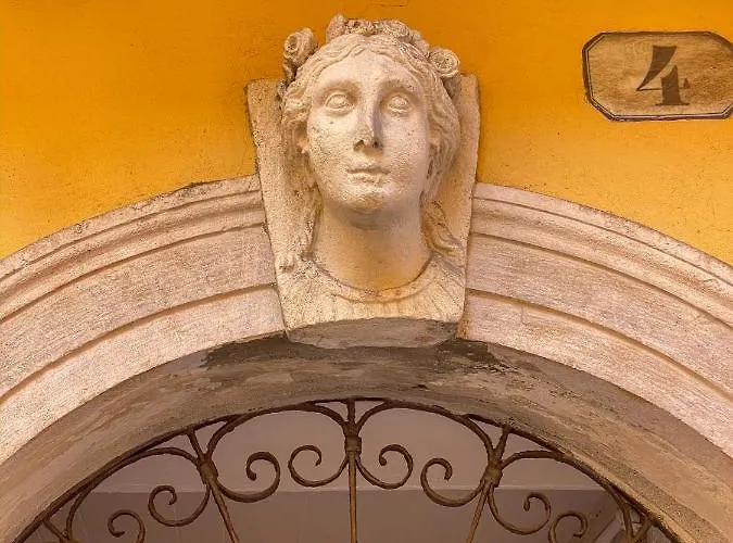 Domus